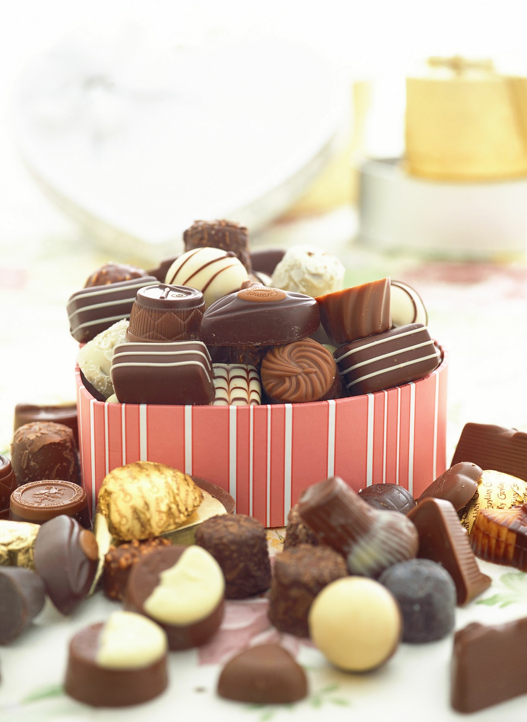 Looking for chocolate gifts for your sweetie? http://thechocolatedate.com/chocolate-gifts